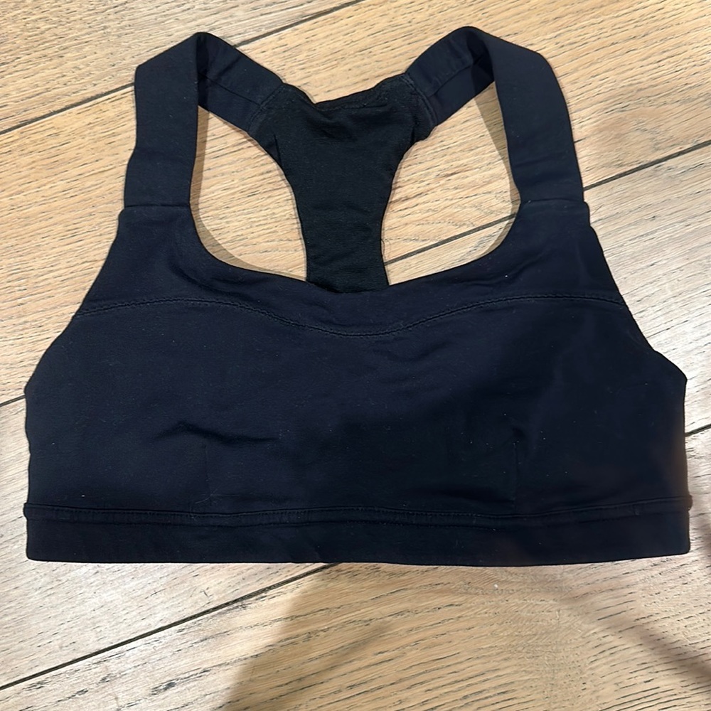 Black lululemon sports bra